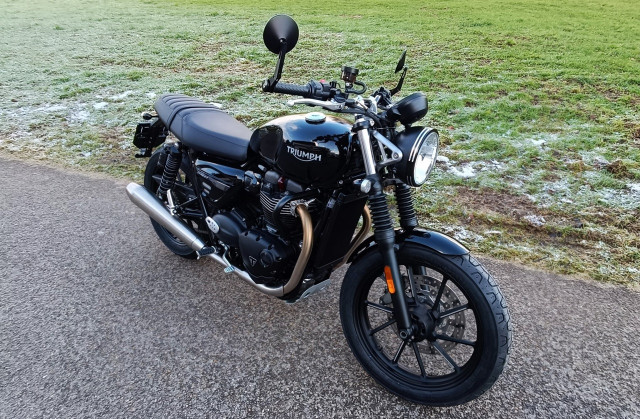 TRIUMPH Street Twin 900 Retro Neufahrzeug