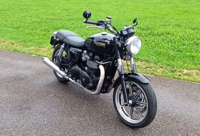 TRIUMPH Bonneville 900 Retro Usato