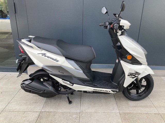 SUZUKI UN 125 Avenis Roller Neufahrzeug