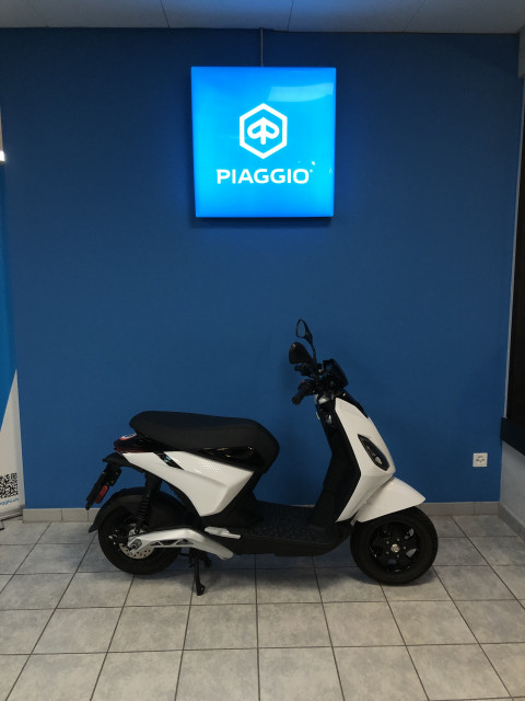 PIAGGIO 1 Active Roller Vorführfahrzeug