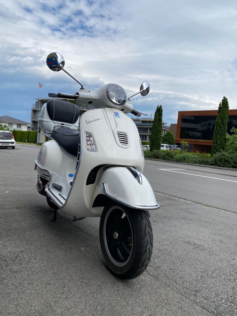 PIAGGIO Vespa GTS 300 Super Scooter Used