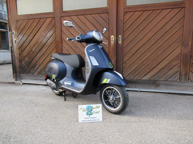 PIAGGIO Vespa GTS 125 Scooter Demo vehicle