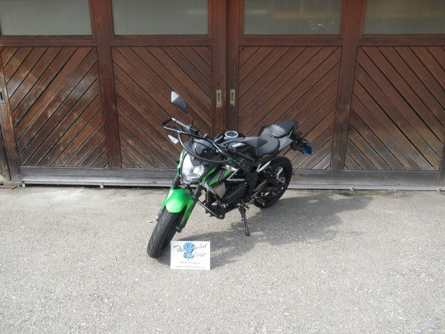 KAWASAKI Z 125 Naked Vorführfahrzeug