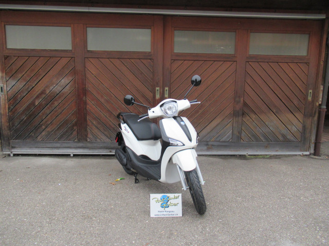 PIAGGIO Liberty 125 Sport Roller Neufahrzeug