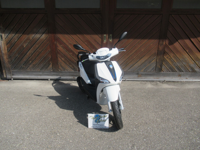 PIAGGIO Liberty 125 Sport Scooter Demo vehicle