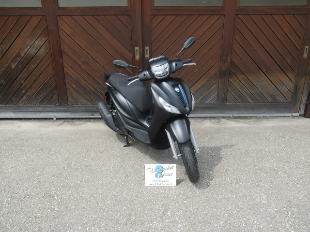PIAGGIO Medley 125 Sport Scooter Demo vehicle
