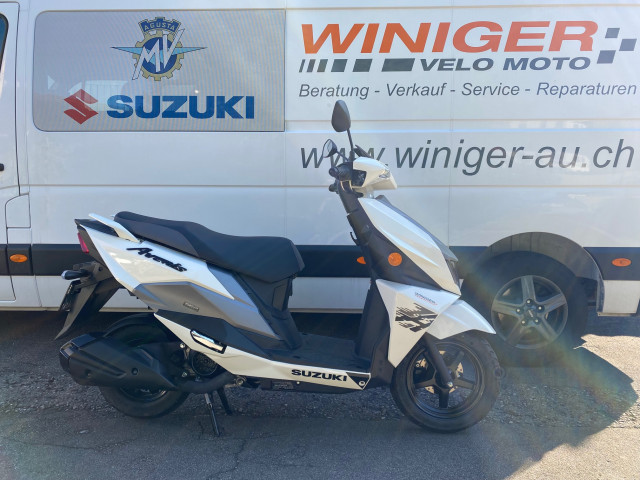 SUZUKI UN 125 Avenis Roller Vorführfahrzeug