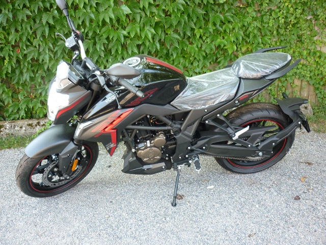 VOGE 300 R Naked Occasion