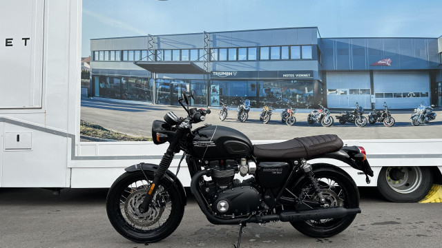 TRIUMPH Bonneville T120 Black Retro Demo vehicle