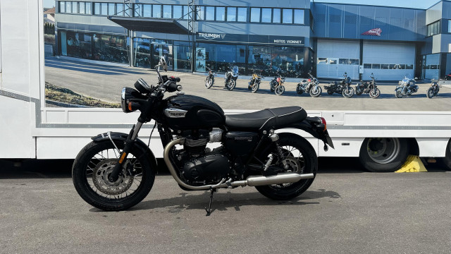 TRIUMPH Bonneville T100 Retro Demo vehicle