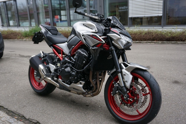 KAWASAKI Z 900 Naked Neufahrzeug