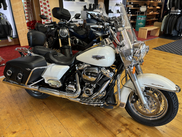 HARLEY-DAVIDSON FLHRC 1745 Road King Classic 107 Touring Usato