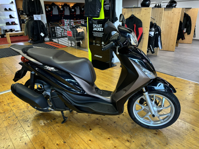 PIAGGIO Medley 125 RST Scooter Used