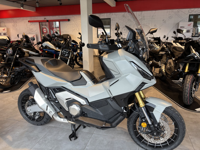 HONDA X-ADV 750 Scooter Demo vehicle