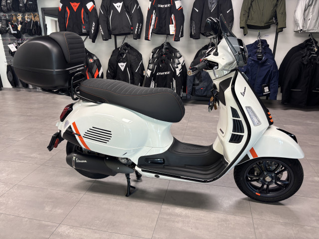 PIAGGIO Vespa GTS 300 HPE Super Sport Roller Occasion