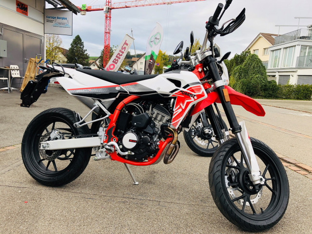 SWM SM 125 R Supermoto Moto nuova