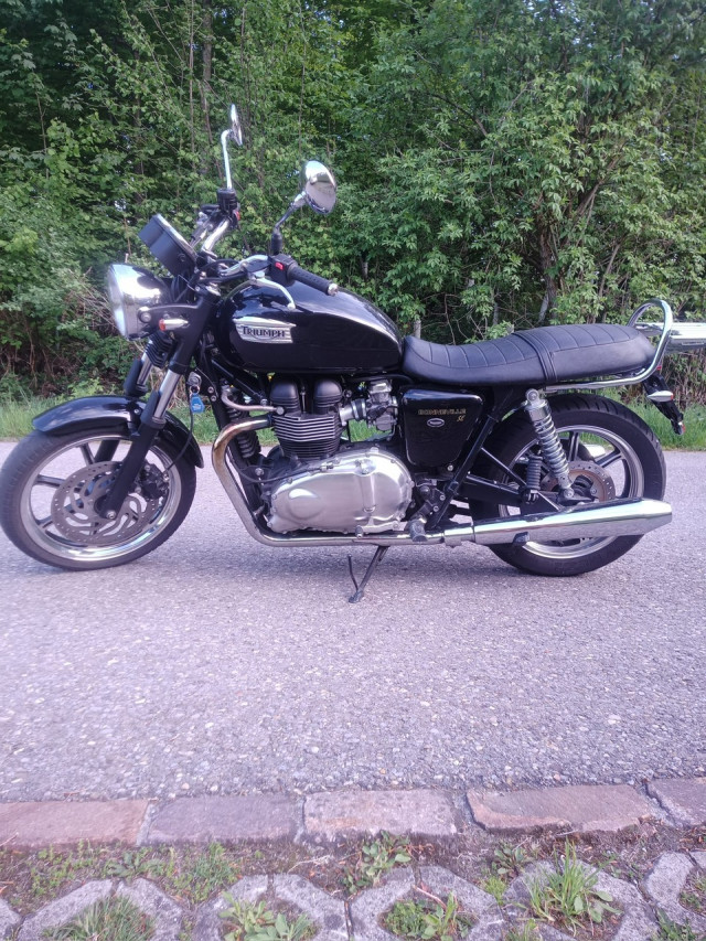 TRIUMPH Bonneville 900 Retro Usato