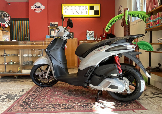 PIAGGIO Liberty 125 Sport Roller Neufahrzeug