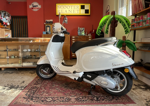 PIAGGIO Vespa Primavera 125 Roller Neufahrzeug