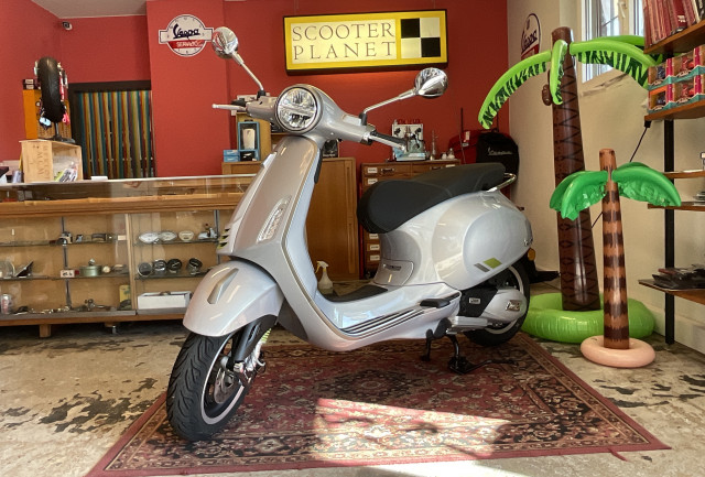 PIAGGIO Vespa Primavera 125 Tech Scooter Moto nuova