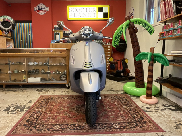 PIAGGIO Vespa GTS 300 HPE Super Tech Roller Neufahrzeug