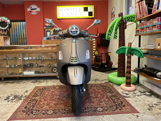 PIAGGIO Vespa GTS 125 Scooter Moto nuova