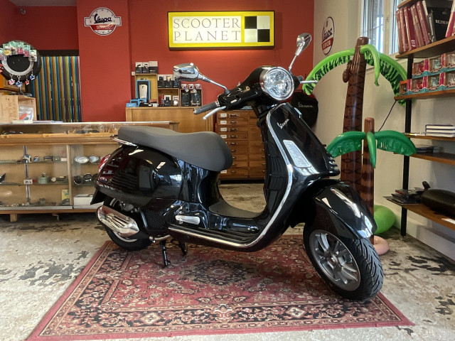 PIAGGIO Vespa GTS 125 Roller Neufahrzeug