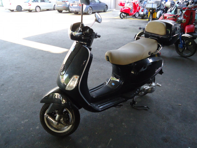 PIAGGIO Vespa LX4 125 Roller Occasion