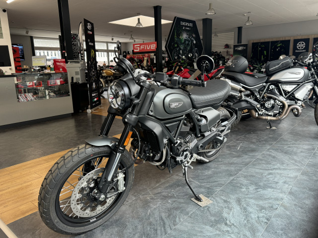 DUCATI Scrambler 803 Nightshift Retro Registrazione di un giorno