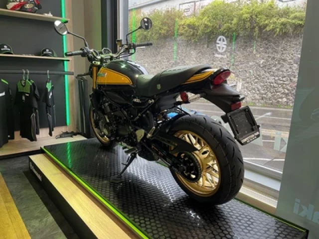 KAWASAKI Z 900 RS SE Retro Neufahrzeug