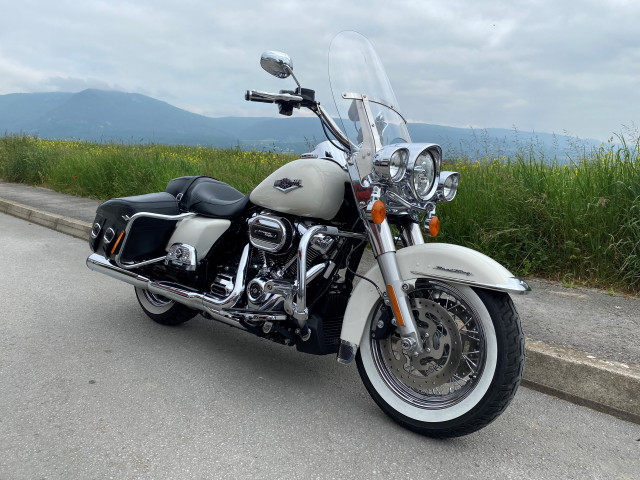 HARLEY-DAVIDSON FLHRC 1745 Road King Classic 107 Touring Usato