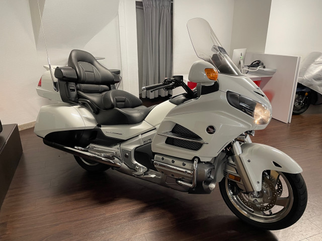 HONDA GL 1800 Gold Wing Deluxe Touring Occasion
