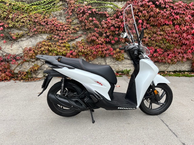 HONDA SH 125 Sporty Scooter Used