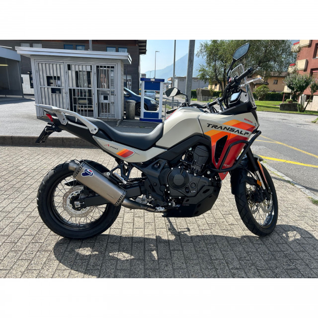 HONDA XL 750 Transalp Gray Enduro Registrazione di un giorno