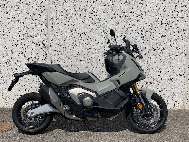 HONDA X-ADV 750 Roller Vorführfahrzeug