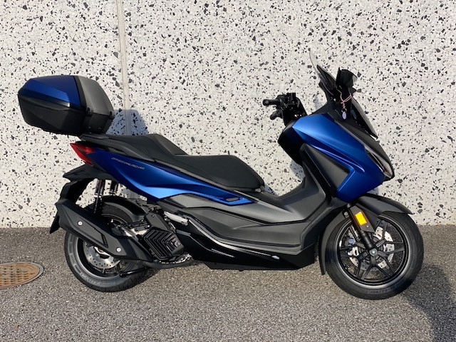 HONDA NSS 125 Forza Smart Top Box Roller Neufahrzeug