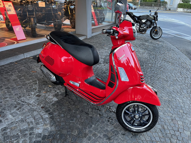 PIAGGIO Vespa GTS 125 Roller Vorführfahrzeug