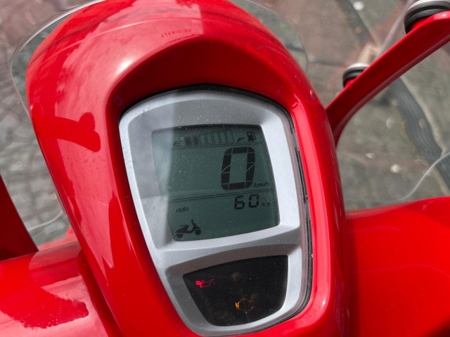 PIAGGIO Vespa 946 125 RED Scooter Usato