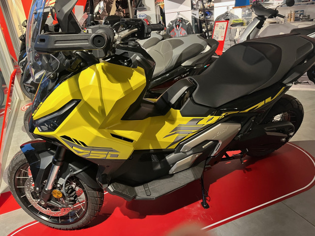 HONDA X-ADV 750 Roller Tageseinlösung