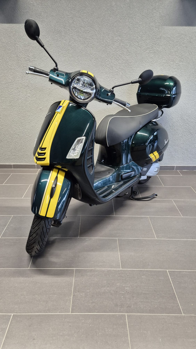 PIAGGIO Vespa GTS 125 Super Racing Sixties Roller Occasion