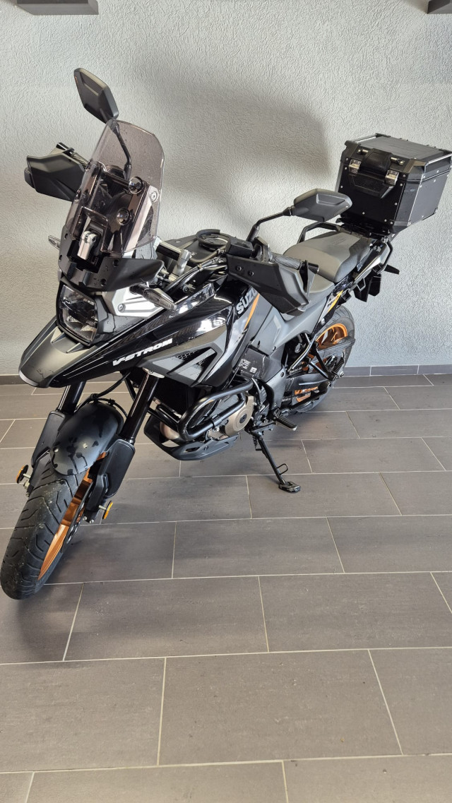 SUZUKI DL 1050 A V-Strom Enduro Demo vehicle