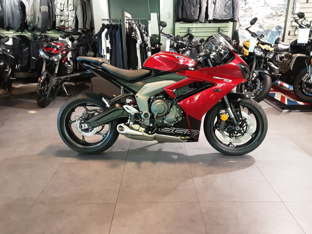 TRIUMPH Daytona 660 Sport Usato