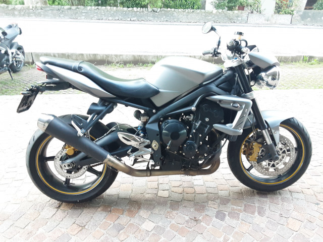 TRIUMPH Street Triple 675 Naked Occasion
