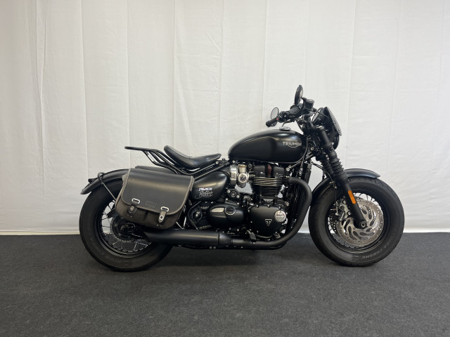 TRIUMPH Bonneville Bobber Black 1200 Retro Usato