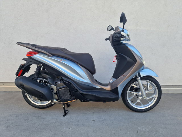 PIAGGIO Medley 125 Roller Neufahrzeug