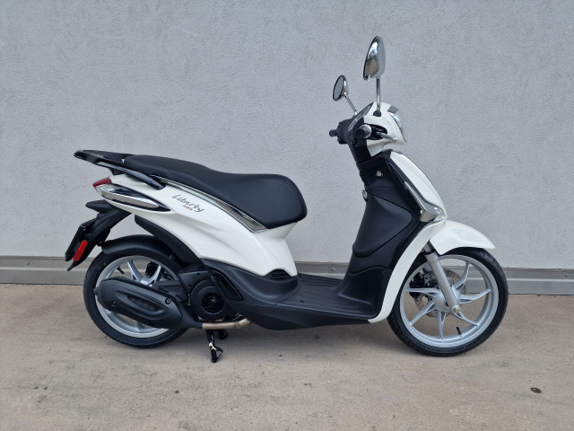 PIAGGIO Liberty 125 Scooter Moto nuova