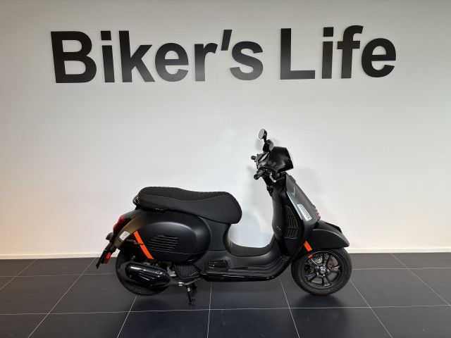 PIAGGIO Vespa GTS 125 Roller Neufahrzeug PIAGGIO Vespa GTS 125 Roller Neufahrzeug