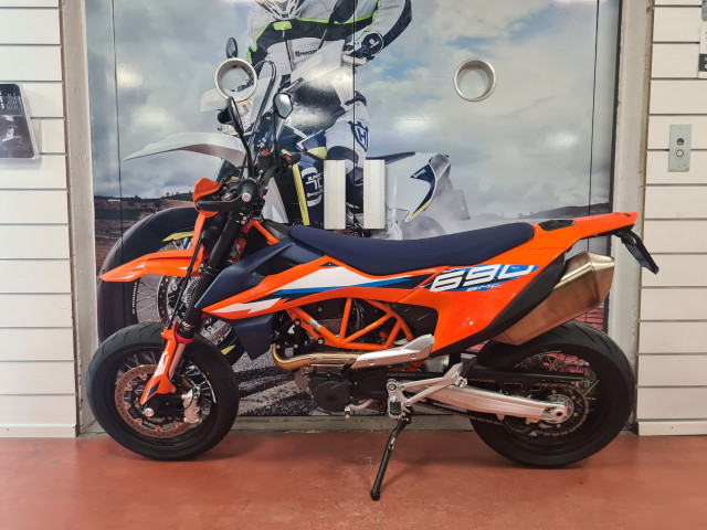 KTM 690 SMC R Supermoto Supermoto Demo vehicle