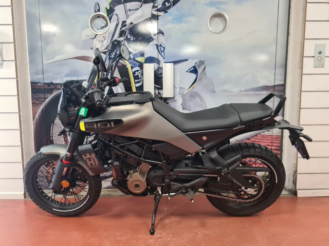 HUSQVARNA Svartpilen 401 Naked Modèle démo