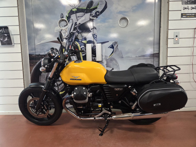 MOTO GUZZI V7 II Stone Retro Occasion